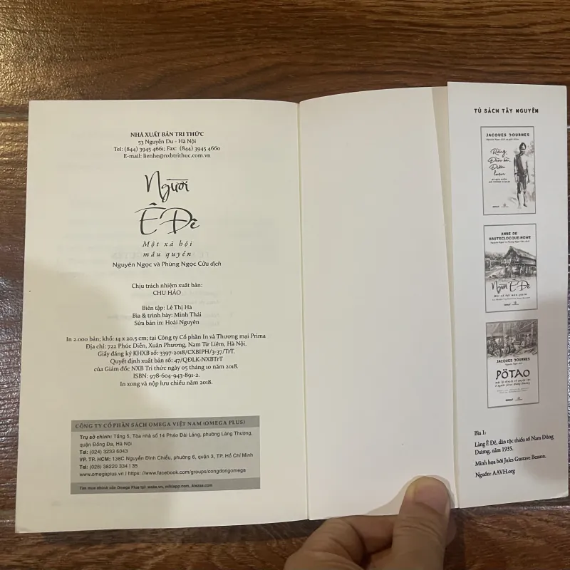 Người Ê Đê một xã hội mẫu quyền - Anne de Hauteclocque-Howe (c) 1012855