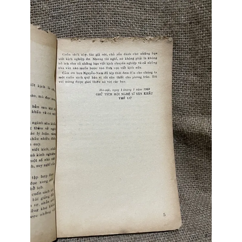 Tìm hiểu hiểu nghệ thuật viết kịch -1969 934168