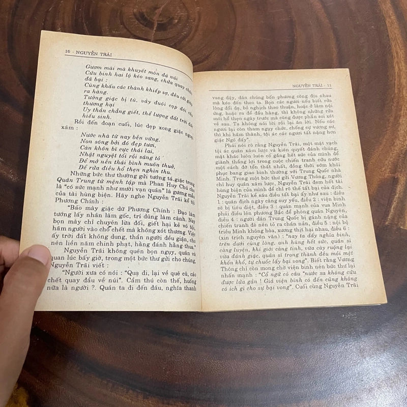 II Tựa sách: Phê Bình, Bình Luận Văn Học _ Nguyễn Trãi - Vũ Tiến Quỳnh - 1995 462525