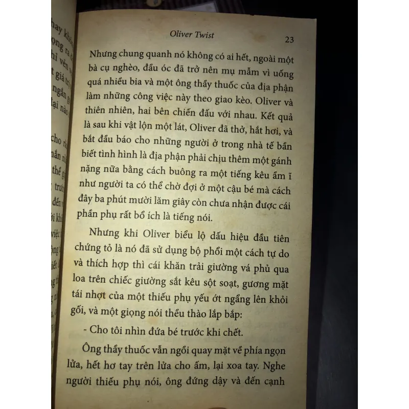 Oliver Twist - Charles Dickens 1023800