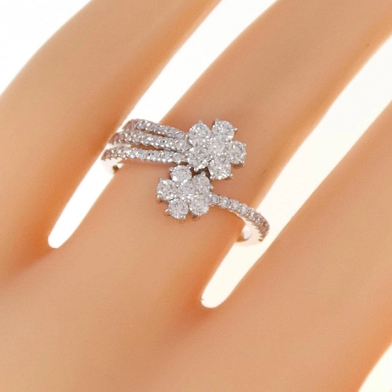 Nhẫn kim cương hoa K18WG 0.76CT 673033