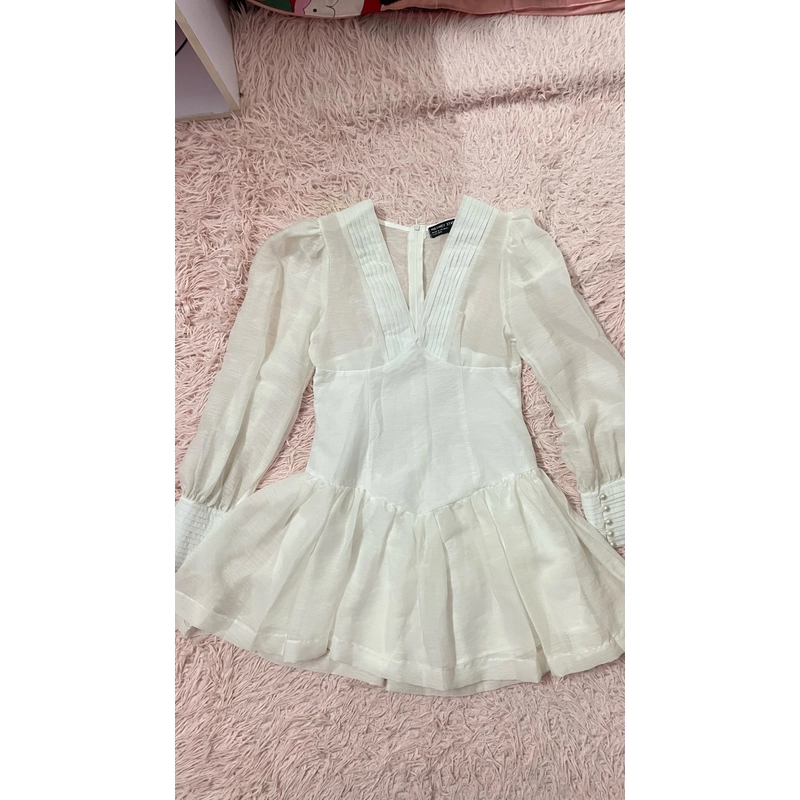 Váy xoè trắng có jum bảo hộ bên trong nha. Size S 464030