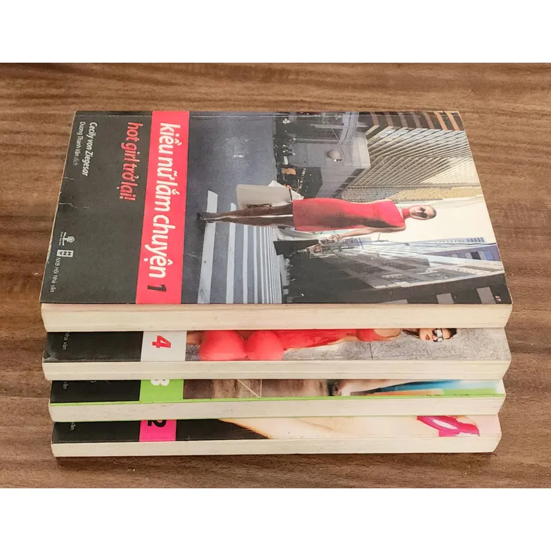 Bộ 4 tập KIỀU NỮ LẮM CHUYỆN - Cecily von Ziegesar 714146