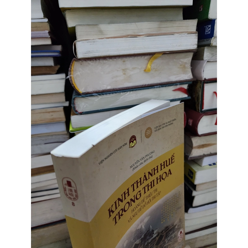 Kinh thành Huế ttong thi họa. Hoàng đế Thiệu Trị và Ngự đề đồ hội thi tập.  493377