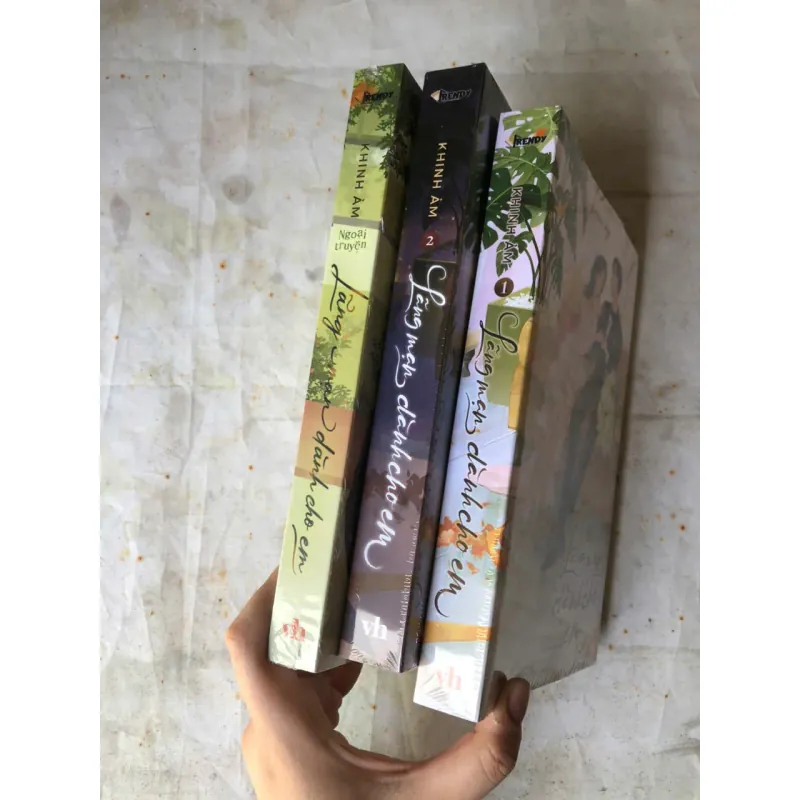 Trọn bộ 2 tập Lãng Mạn Dành Cho Em - Khinh Ảm (kèm tập ngoại truyện và phụ kiện như hình) 757841