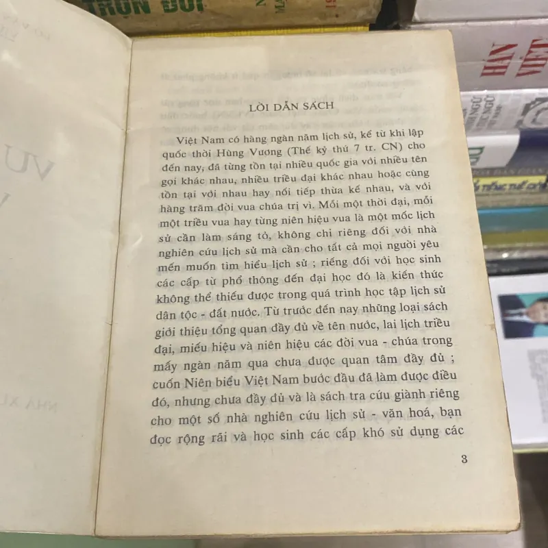 VUA CHÚA VIỆT NAM (XB 1995) 1008419