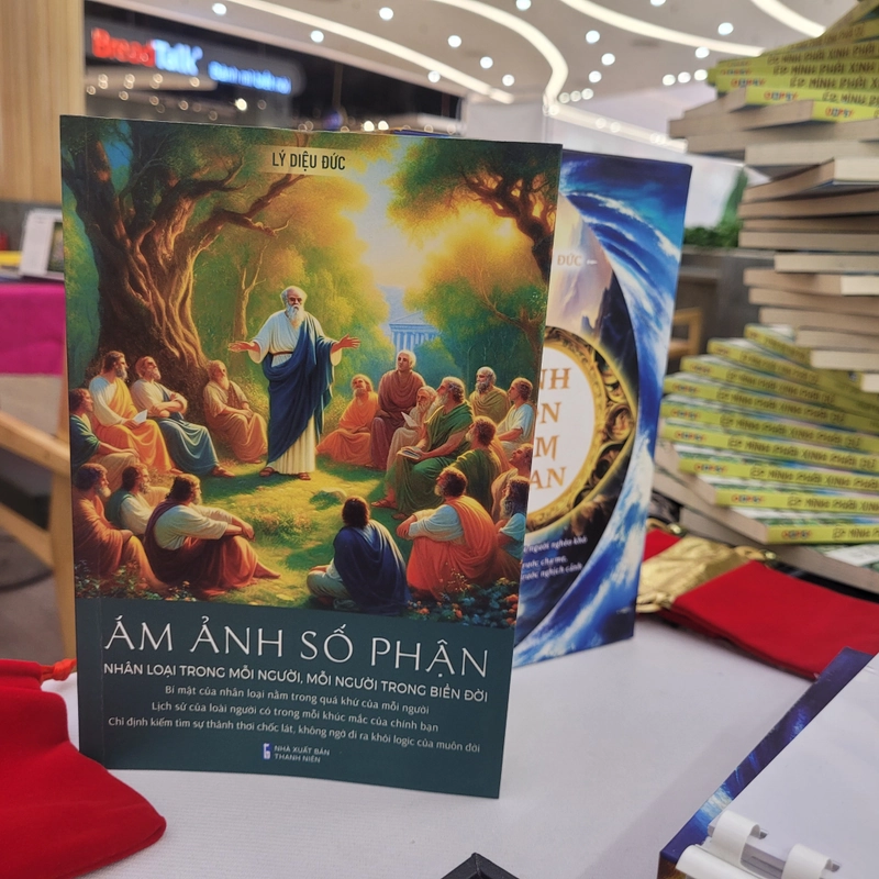 Ám ảnh số phận - Nhân loại trong mỗi người, mỗi người trong biển đời 528887