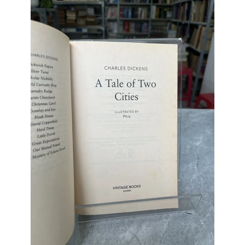 A TALE OF TWO CITIES - CHARLES DICKENS 974977