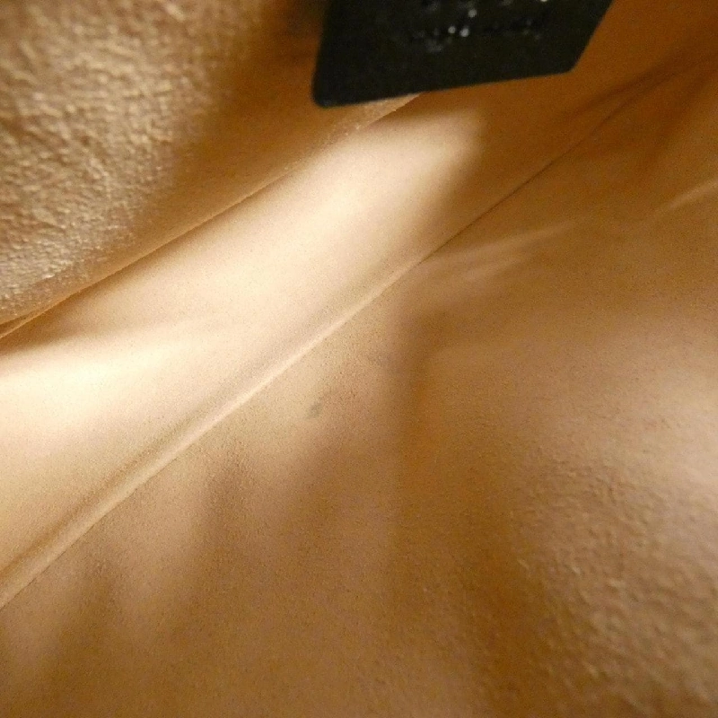 Túi đeo vai GG MARMONT 447632 HVKEG của Gucci 613502