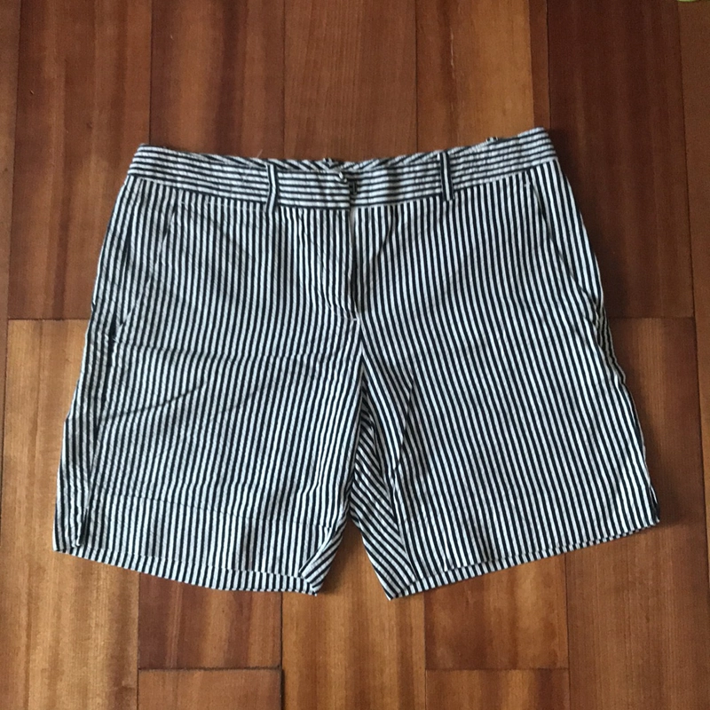 Quần short Theory Size 2 sọc đen -dùng mới 2 lần 301238