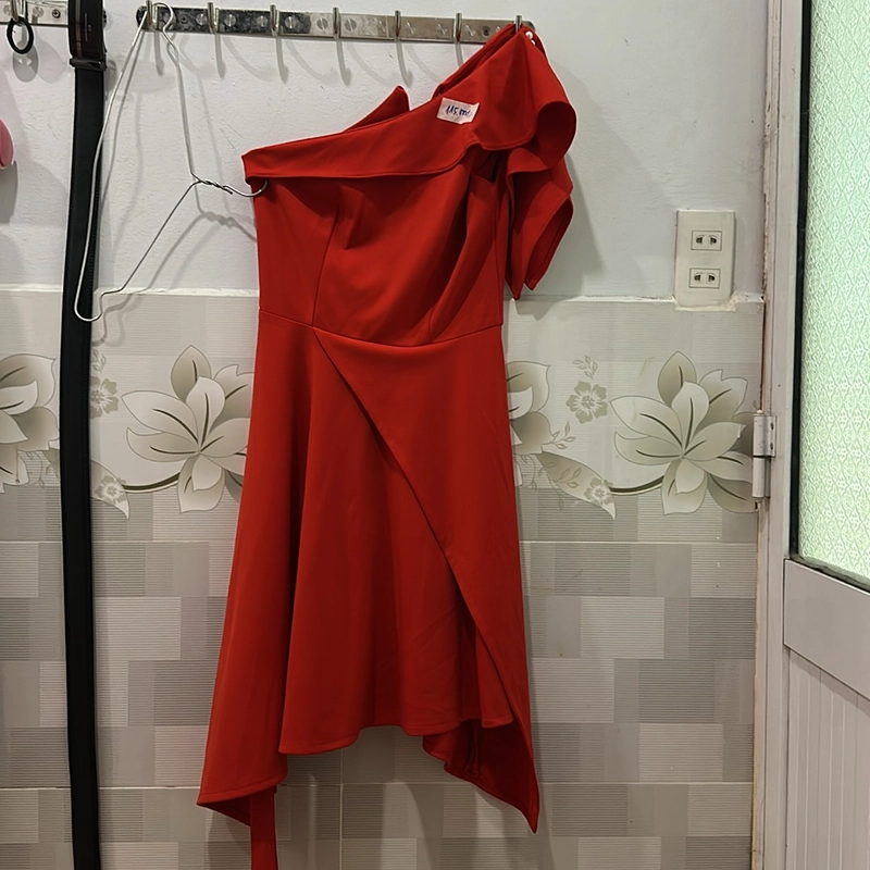 Váy màu đỏ size S 509684