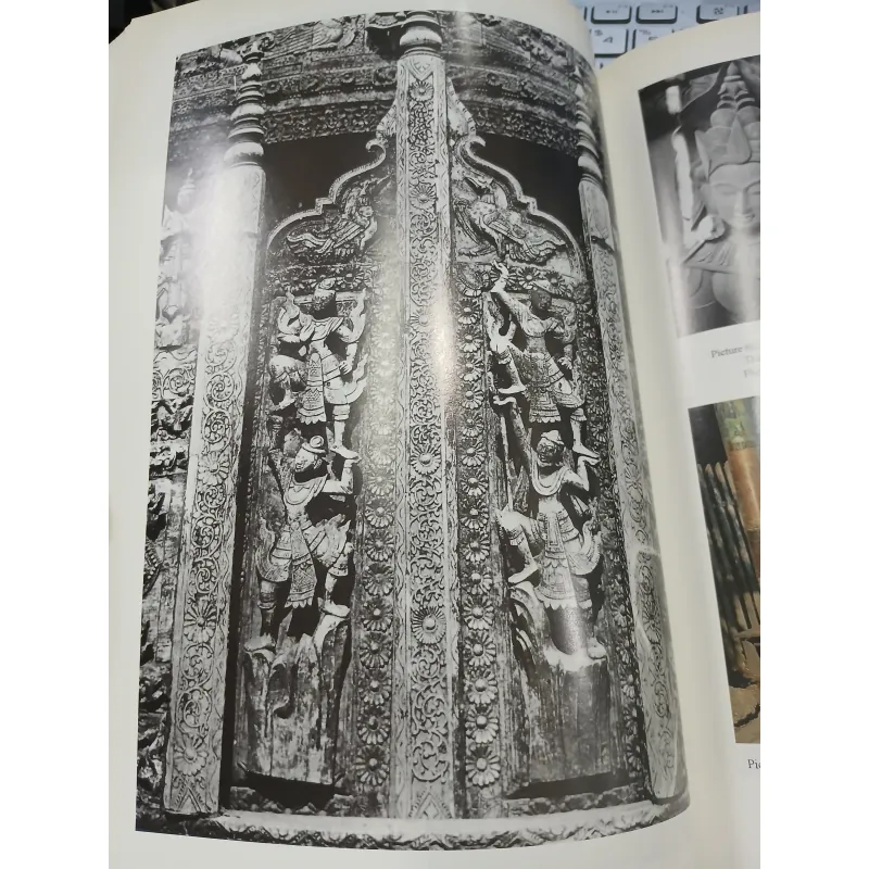 MIRRORED IN WOOD: BURMESE ART AND ARCHITECTURE (NGHỆ THUẬT & KIẾN TRÚC MIẾN ĐIỆN) 751648
