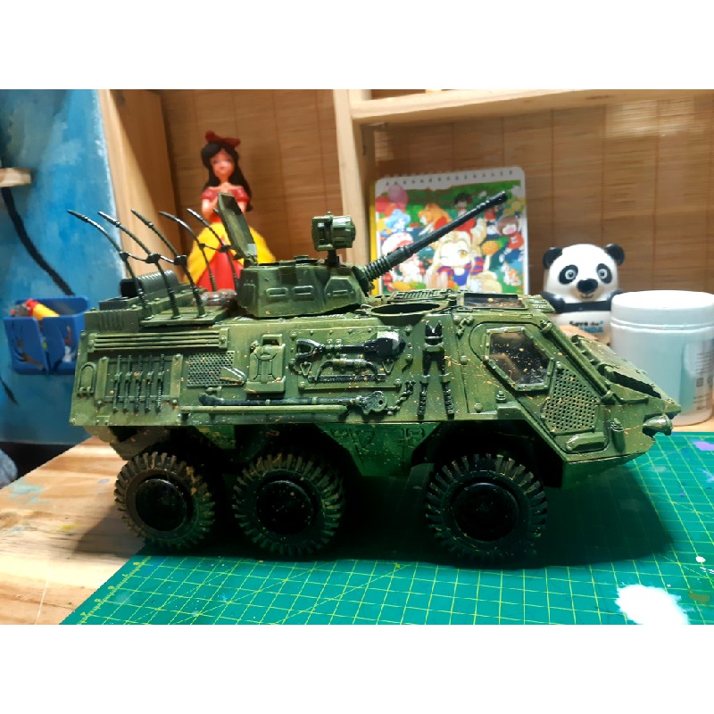 Mô hình quân sự 1/18 xe bọc thép kèm lính nga 6702
