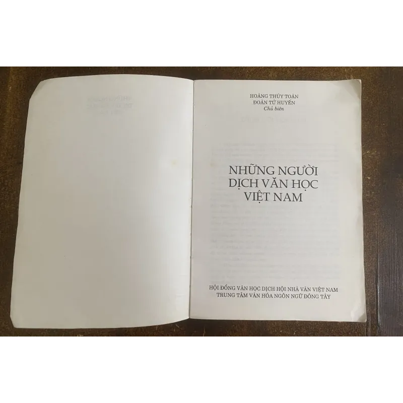 Những người dịch Văn học Việt Nam- công ty sách Đông Tây 1019486