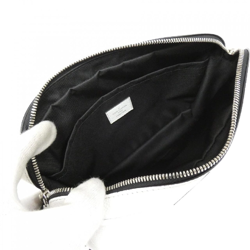 Túi đeo chéo ngoài trời Louis Vuitton Taiga Lama M30873 610745