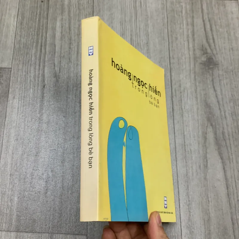 Hoàng ngọc hiến trong lòng bè bạn. 10b1 1026364