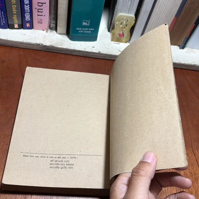 II Giáo Khoa Xưa: Văn Học Lớp Phổ Thông 12 (Tập 2) - 1987 927337