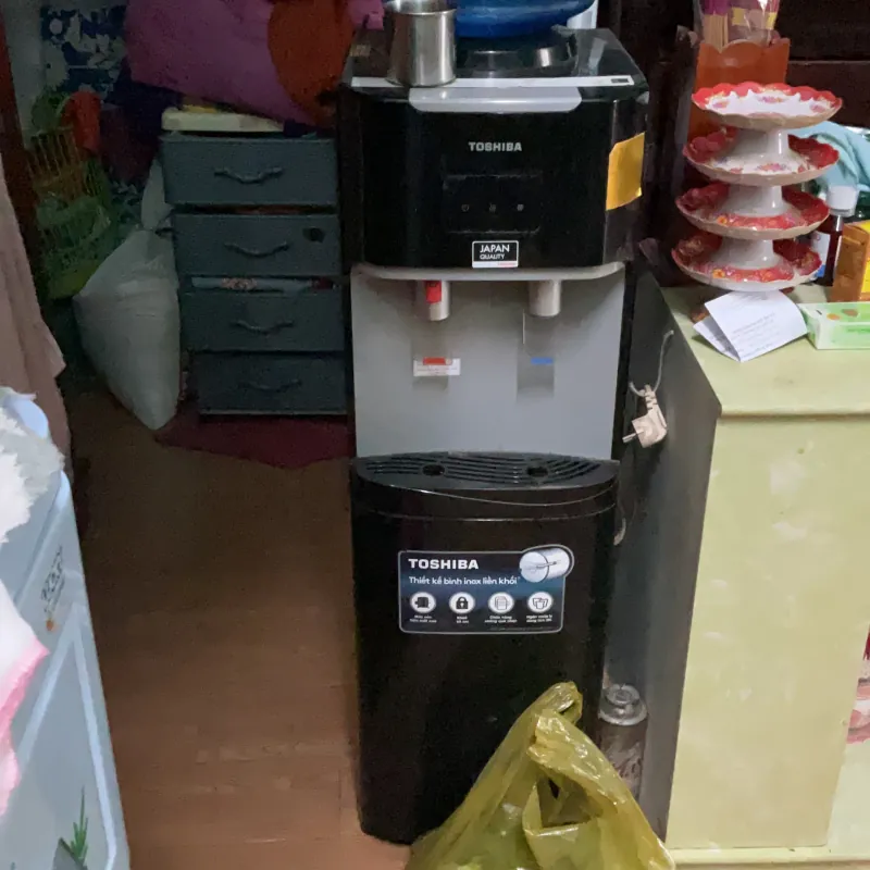 Máy nước nóng lạnh toóhiba màu đen làm lạnh và nóng nhanh 796477