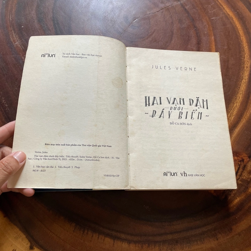 II Tựa sách: Hai Vạn Dặm Dưới Đáy Biển - Jules Verne - 2015 442212