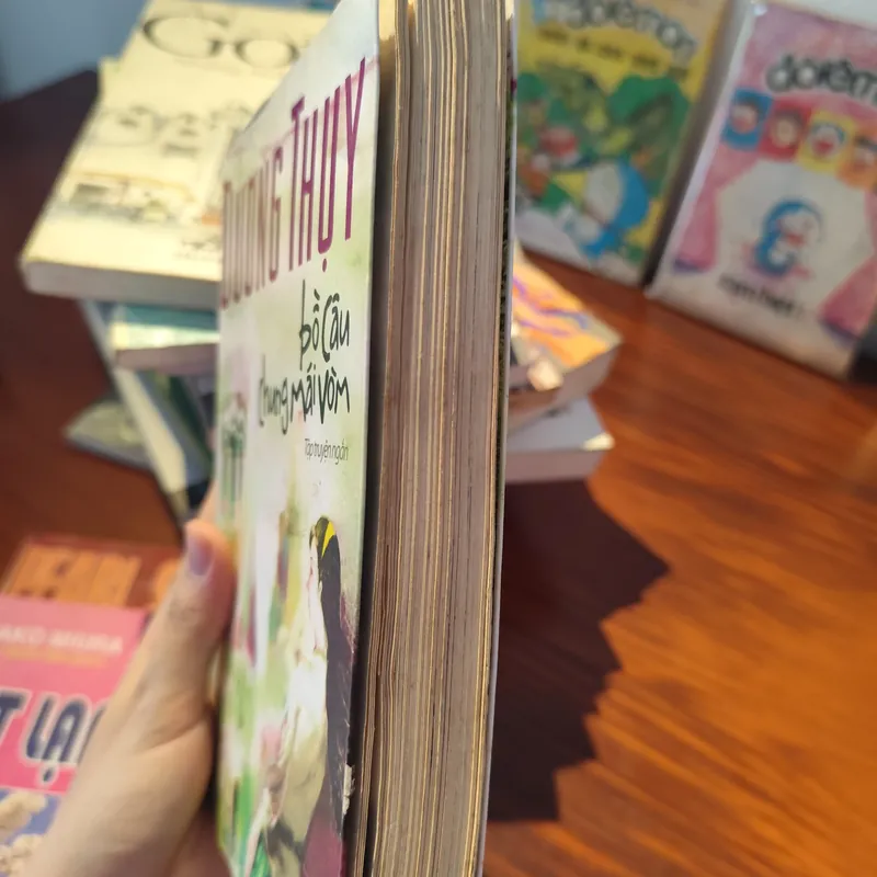 "Bồ câu chung mái vòm" của tác giả Dương Thụy,  560806