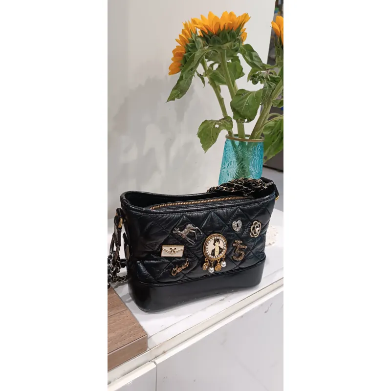 Thanh lý túi Chanel Gabrielle đính charms, túi chuẩn chỉnh hiếm.  1042801