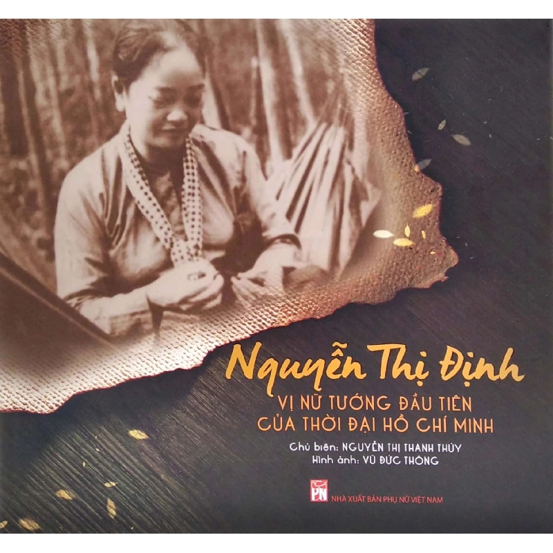 Nguyễn Thị Định - vị nữ tướng đầu tiên của thời đại (Sách màu tranh ảnh) - Nguyễn Thị Thanh Thúy - Q3/2021 - Văn Học 704503