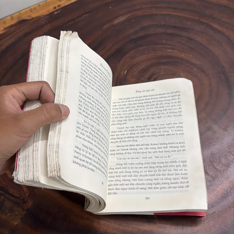 [Sách Không Đẹp, Ẩm, Mốc] - II Văn Học: Hãy Nói Yêu Em - 2013 977244