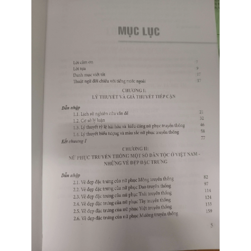 Mỹ thuật nữ phục truyền thống Việt Nam - 2011 - 266 trang Lịch sử Việt Nam ANTQ2702 930429