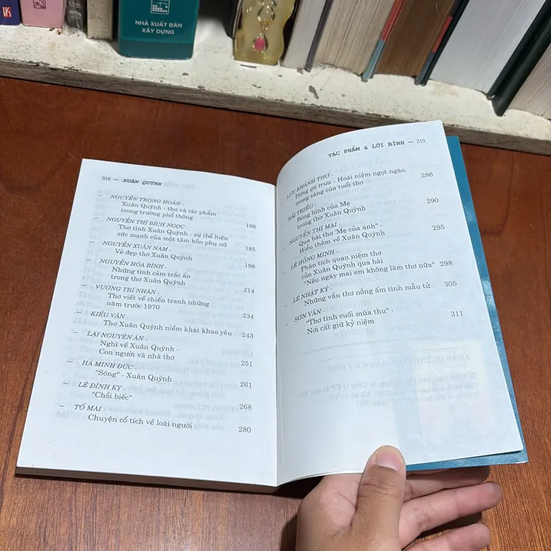 Tác Phẩm Và Lời Bình (Tác Phẩm Văn Học Trong Nhà Trường) - Nguyễn Tuân, Xuân Quỳnh - 2011 907584