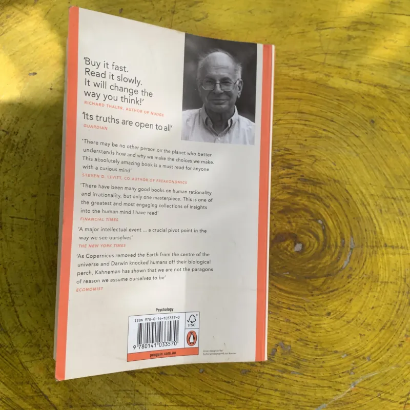 THINKING, FAST AND SLOW - DANIEL KAHNEMAN 1003090