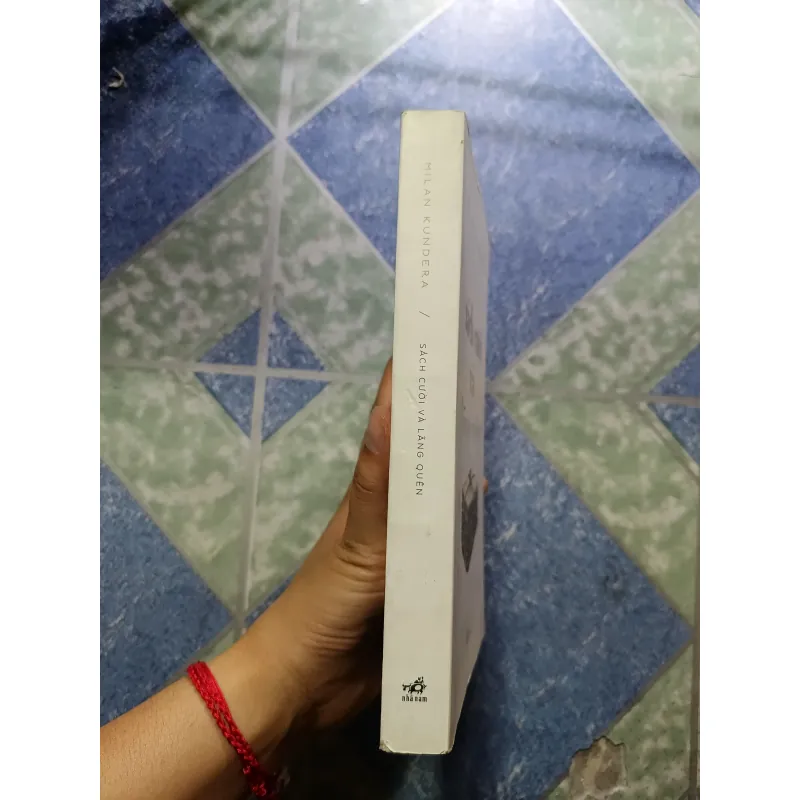 Sách cười và lãng quên - Milan Kundera 1005285