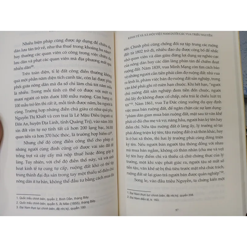 KINH TẾ VÀ XÃ HỘI VIỆT NAM DƯỚI CÁC VUA TRIỀU NGUYỄN - Nguyễn Thế Anh 594564