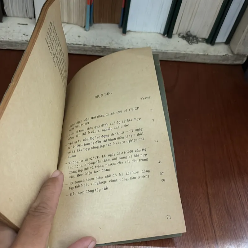 II Sách Xưa: Chế Độ Ký Hợp Đồng Tập Thể Ở Các Xí Nghiệp, Cơ Quan Nhà Nước - 1977 591390