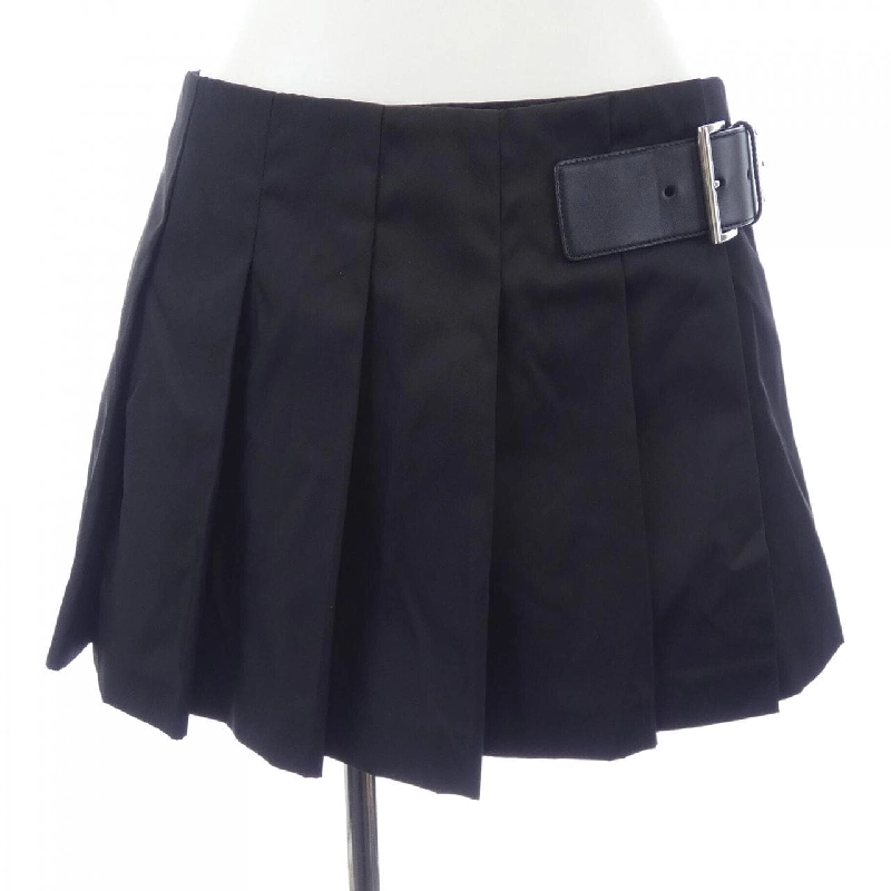 Chân váy logo tam giác PRADA 21H922 S222 1WQ8 - Hàng hiệu Authentic 815878