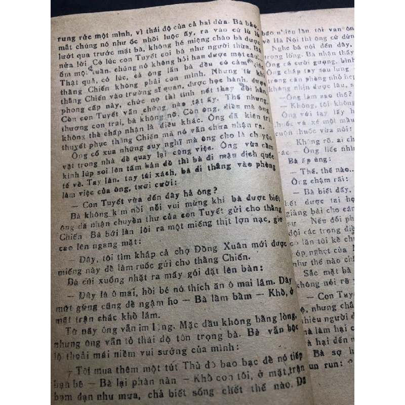 Người qua vùng nắng mới 50% ố nặng rách gáy có dấu mộc và viết nhẹ trang đầu 1984 Nguyễn Chu Phác HPB0906 SÁCH VĂN HỌC 914747