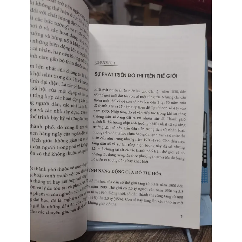 Sách: Không gian đô thị trên thế giới - TG: Pierre Laborde (A1) 749499