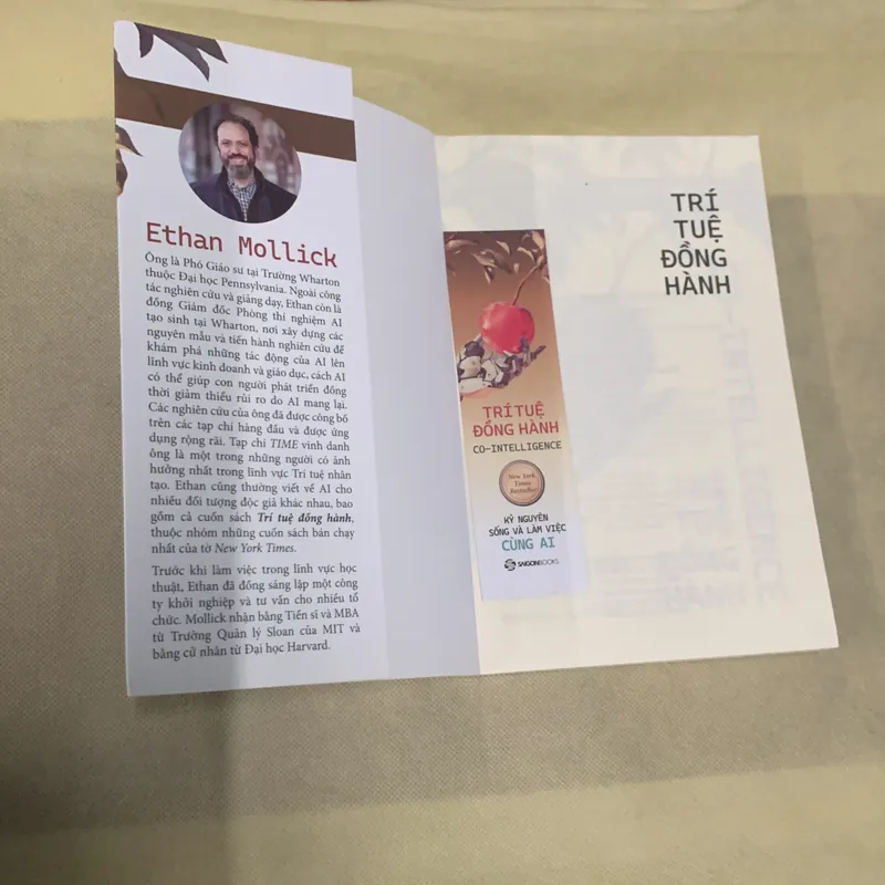 TRÍ TUỆ ĐỒNG HÀNH KỶ NGUYÊN SỐNG VÀ LÀM VIỆC CÙNG AI 740000