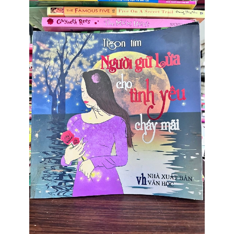 Người Giữ Lửa Cho Tình Yêu Cháy Mãi - Tigon Tím 935237