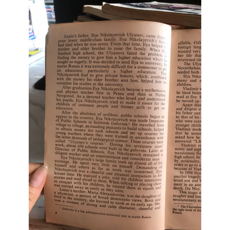 V.I.Lenin: Pages from a life  of struggle - Yuri Aksyutin 1041131