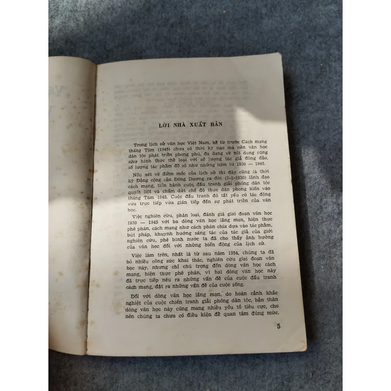 VĂN XUÔI LÃNG MẠN VIỆT NAM (1930 - 1945) 719935