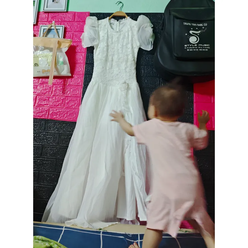 Đầm trắng xẻ tà 737697