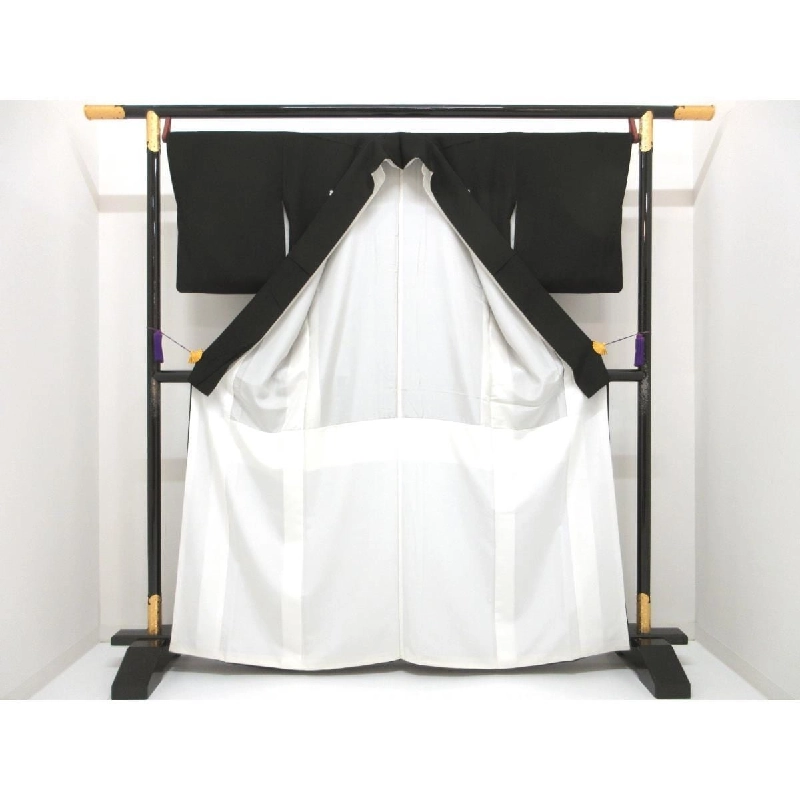 Áo dài truyền thống với họa tiết vàng và thêu hình chim ưng - Hàng hiệu Authentic 878558