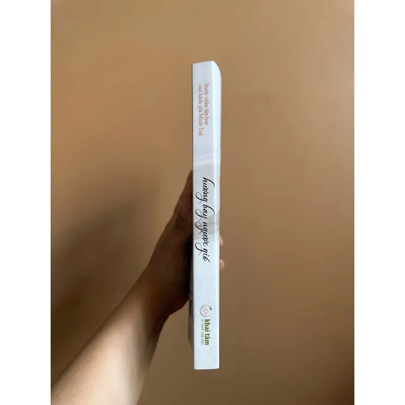 Hương bay ngược gió: Bước chân tập học của hành giả Minh Tuệ 733555