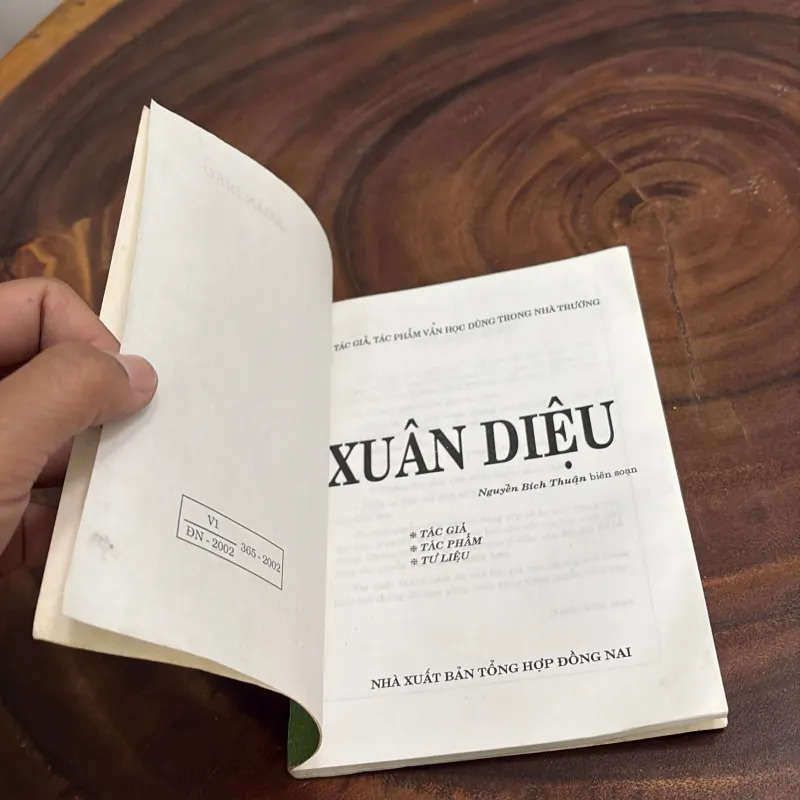 [Sách Có Vết Mốc] - II Tác Giả Tác Phẩm Hiện Đại: Xuân Diệu - 2002 1001918