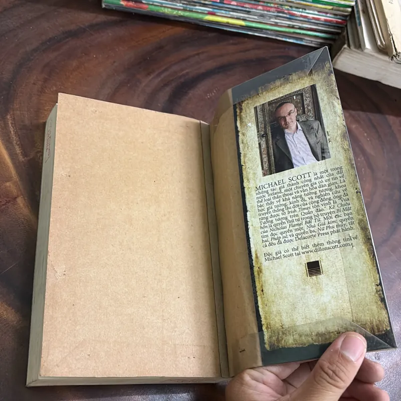 II Kẻ Chiêu Hồn, Bí Mật Của Nicholas Flamel Bất Tử - Michael Scott - 2011 998077