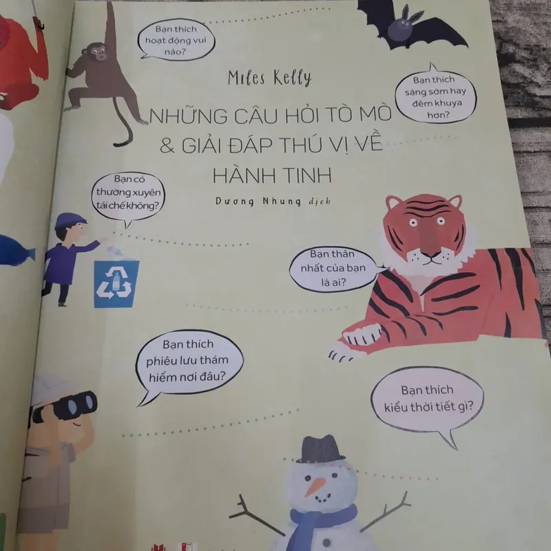 Sách dành cho thiếu nhi- Câu hỏi và giải đáp thú vị về Hành Tinh. Dương Nhung dịch 707543