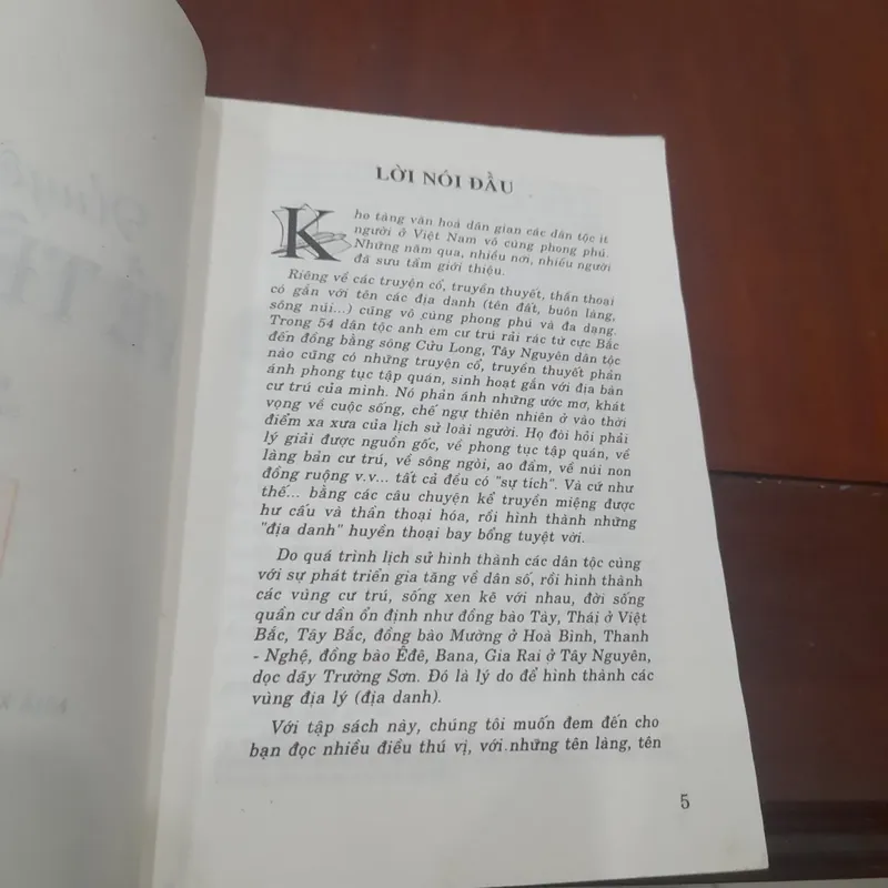 HUYỀN THOẠI VỀ TÊN ĐẤT 576255