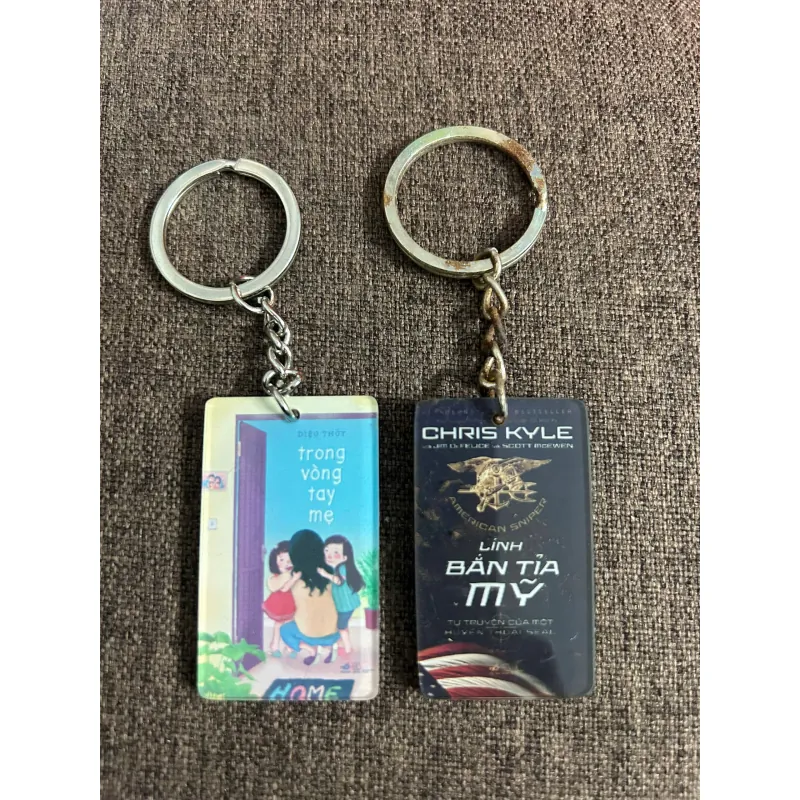 Móc khóa sách: Trong vòng tay mẹ + Lính bắn tỉa mỹ 732347