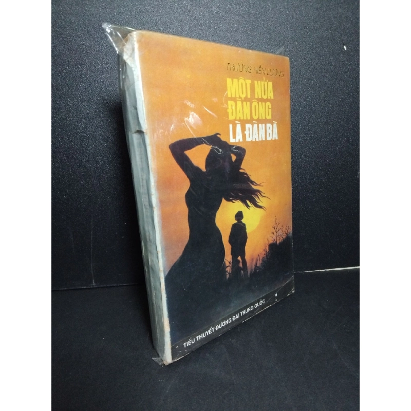 Một nửa đàn ông là đàn bà mới 60% bẩn bìa, ố vàng, rách gáy, tróc bìa 1989 Trương Hiền Lượng HCM2603 VĂN HỌC 918740