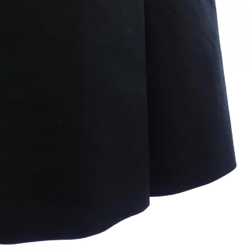 Váy hình tam giác logo kỹ thuật PRADA 21H940 S231 11HJ 647529